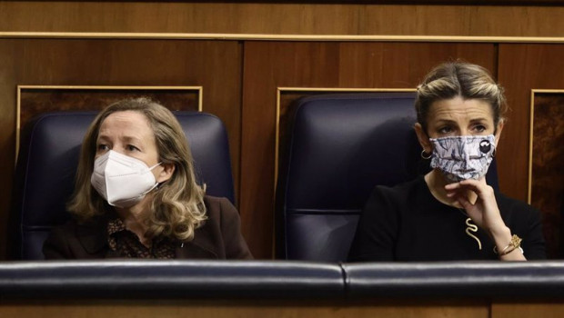 ep la ministra de economia nadia calvino i y la ministra de trabajo yolanda diaz en el pleno del