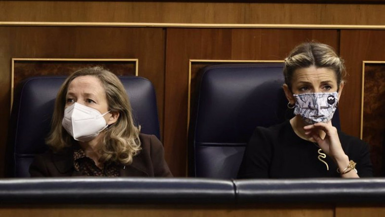 ep la ministra de economia nadia calvino i y la ministra de trabajo yolanda diaz en el pleno del