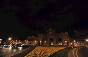 ep la puerta de alcala apagada en la hora del planeta del ano 2011
