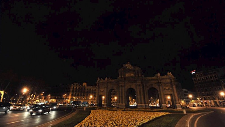 La Puerta de Alcalá apagada en 'La hora del Planeta' del año 2011 | WWF/EUROPA PRESS - Archivo ep la puerta de alcala apagada en la hora del planeta del ano 2011