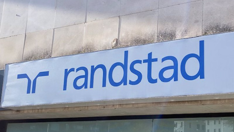 ep logo de randstad en una de sus oficinas ep logo de randstad en una de sus oficinas