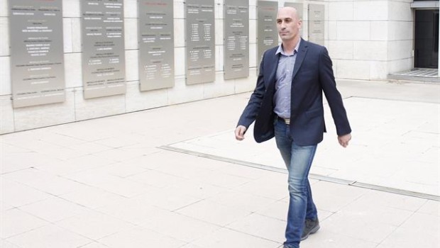 ep luis rubiales llegandola reunioncapitanes