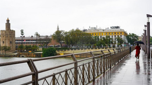 ep puente de san telmo sevilla en un dia lluvioso