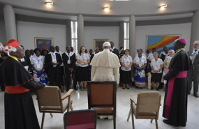 ep sept 5 2019 - mozambique pope francis greets scholas occurrentes in apostolic nunciature maputo