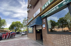 ep sillas y mesas apiladas en la terraza cerrada del bar en el dia 53 del estado de alarma -dentro ep sillas y mesas apiladas en la terraza cerrada del bar en el dia 53 del estado de alarma -dentro
