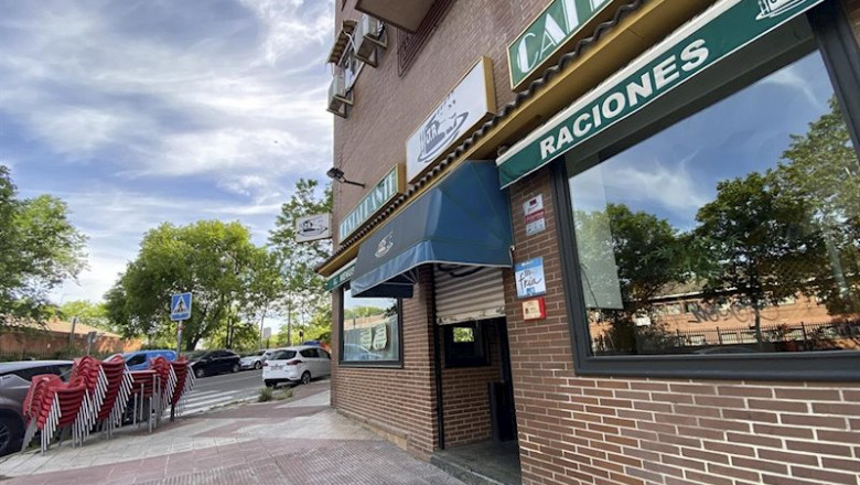 Sillas y mesas apiladas en la terraza cerrada del bar en el día 53 del estado de alarma -dentro de la fase 0 de la desescalada-, que podrían volver a instalarse a partir del día 11 de mayo, siempre y cuando la localidad pase a la fase 1 de la desescalada | Eduardo Parra - Europa Press ep sillas y mesas apiladas en la terraza cerrada del bar en el dia 53 del estado de alarma -dentro