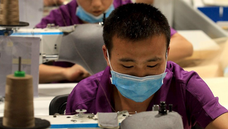 Trabajadores chinos en una fábrica | Stephen Shaver - Archivo ep trabajadores chinos en una fabrica