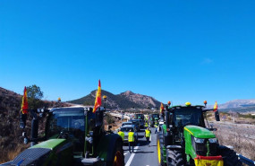 ep tractores bloquean la a 92n a su paso por la comarca de los velez en almeria durante las ultimas