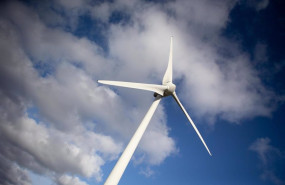 ep un aerogenerador en el parque eolico de vilacha a 15 de marzo de 2024 en lugo galicia espana