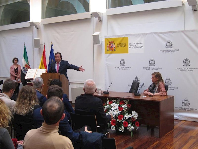 ep vara en el acto en badajoz por el dia de la constitucion