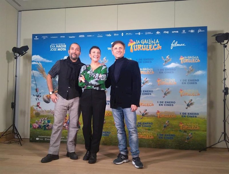 ep victor monigote eva hache y jose mota durante la presentacion de la gallina turuleca ep victor monigote eva hache y jose mota durante la presentacion de la gallina turuleca