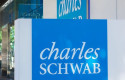 Charles Schwab lanza Schwab Crypto y permitir&aacute; la compra de bitcoin y ether a sus clientes