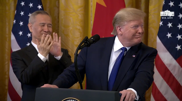 EEUU firma la paz comercial con China y se compromete a eliminar los aranceles en la Fase 2