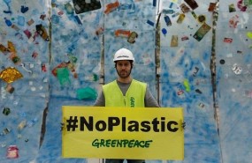 ep 19042017 plazaayuntamientovalencia valencia espana greenpeace ha
