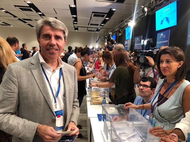 ÞÁNGEL GARRIDO VOTANDO EN LAS PRIMARIAS DEL PP | TWITTER DE ÁNGEL GARRIDO ep angel garrido votandolas primariaspp