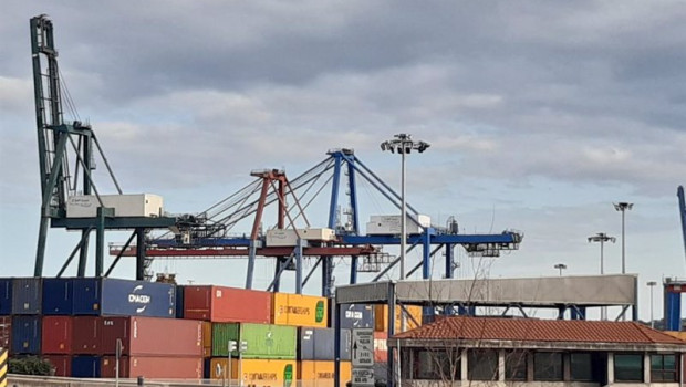 ep archivo   contenedores de exportacion en el puerto de bilbao