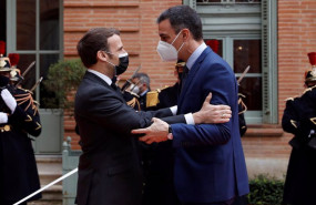 ep archivo   el presidente del gobierno pedro sanchez d saluda al presidente de la republica