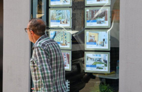 ep archivo   escaparate de una inmobiliaria 20250925090106