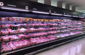 ep archivo   lineal con carne fresca en un supermercado