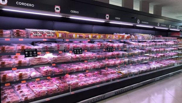 ep archivo   lineal con carne fresca en un supermercado