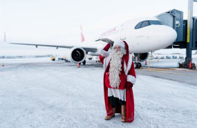 ep archivo   papa noel con un avion de iberia