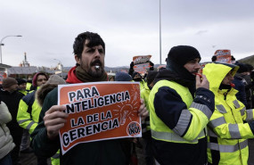 ep archivo   trabajadores de ence navia durante las movilizaciones de la planta de la pastera ence a