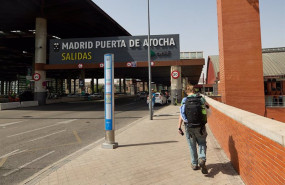 ep archivo   un hombre camina en las inmediaciones de la estacion de ave madrid   puerta de atocha a