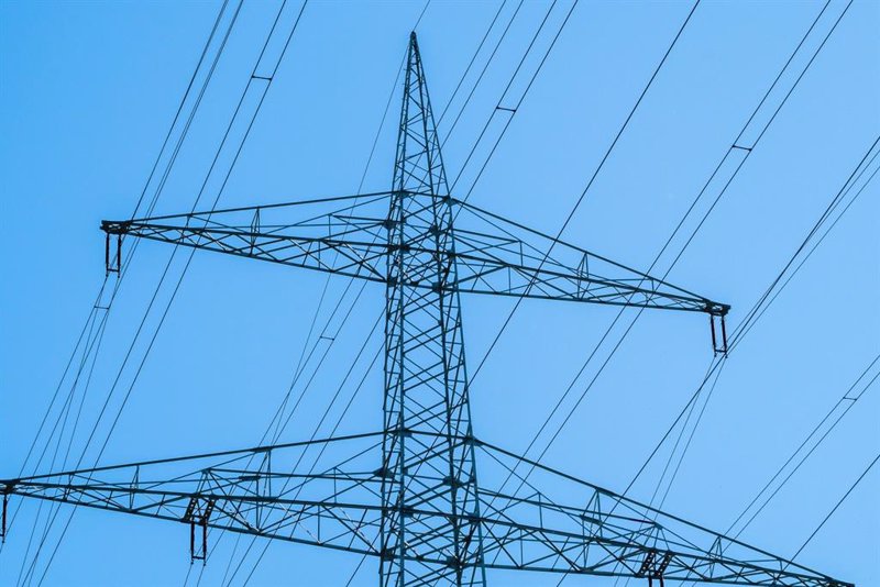 Tajo de Deutsche a las utilities españolas: el impuesto del Gobierno crea un problema