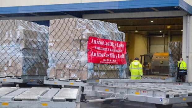 ep cargamento llegado este jueves al aeropuerto de vitoria con material para castilla y leon