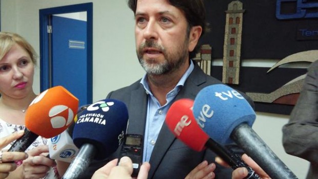 ep carlos alonso atiendelos mediosla sedeceoe-tenerife