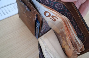 ep cartera con dinero