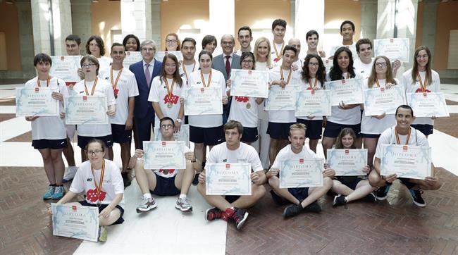 Cristina Cifuentes felicita al equipo madrileño con discapacidad intelectual | COMUNIDAD DE MADRID ep cristina cifuentes felicitaequipo madrilenodiscapacidad intelectual