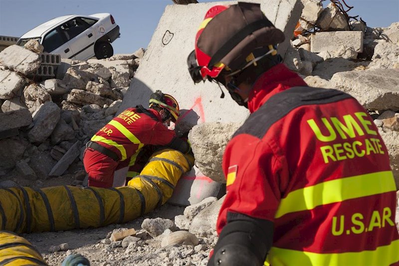 ep efectivos de la ume realizan labores de rescate