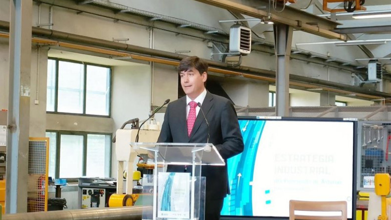 ep el consejero de ciencia industria y empleo de asturias borja sanchez antes de la firma de la