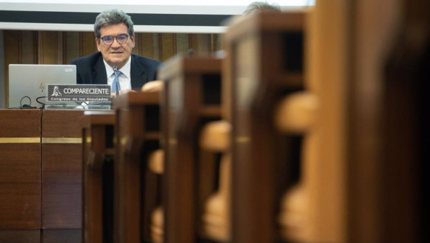 ep el gobernador del banco de espana jose luis escriva comparece en la comision de economia comercio 20250609220703