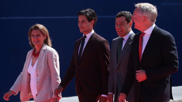 ep el presidente de la junta de andalucia juanma moreno 2d junto a vicepresidenta tercera del
