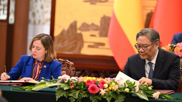 ep firma de los acuerdos en el marco de la visita oficial del presidente del gobierno de espana a