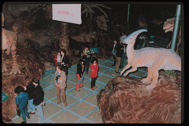 ep imagenla muestra paseandodinosaurios 1989
