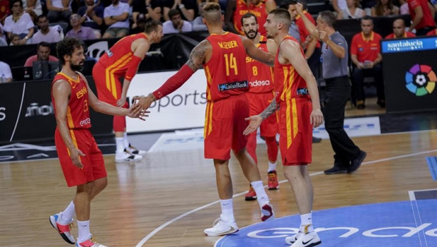 ep llull juanchowilly hernangomez y pau ribas duranteamistosola seleccion espanolabaloncestolituania