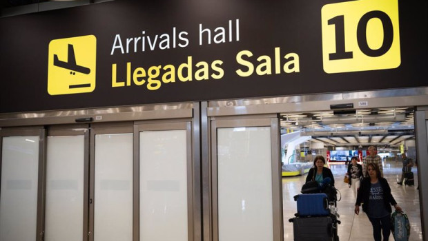 ep pasajeros llegan al aeropuerto adolfo suarez madrid barajas a 9 de septiembre de 2023 en madrid