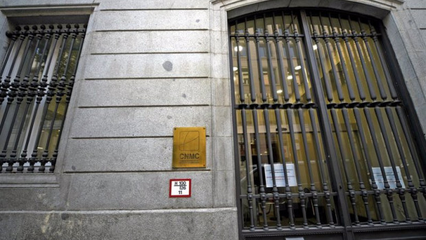 ep placa identificativa y entrada al edificio de la cnmc en madrid espana