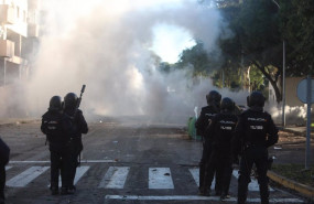 ep policias cargan con los manifestantes en la novena jornada de la huelga del metal