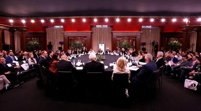 Profesionales de la ópera en una de las sesiones del I World Opera Forum | JAVIER DEL REAL/TEATRO REAL ep profesionalesla operaunalas sesionesi world opera forum
