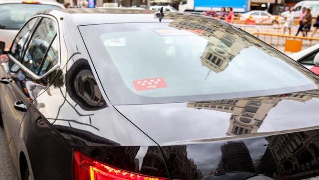 RICARDO RUBIO/EUROPA PRESS - Archivo ep un cohe amb llicncia vtc -ubercabify- circula per madrid
