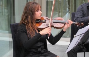ep una mujer tocandoviolin