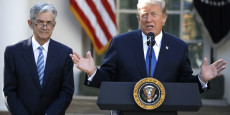 le president americain donald trump et le president de la reserve federale americaine jerome powell 
