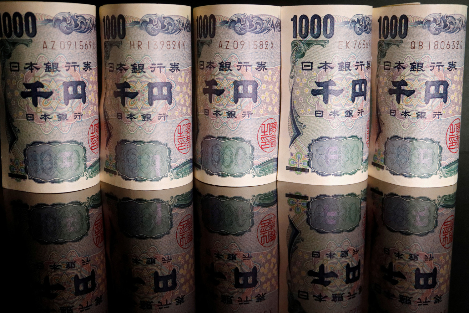 photo d illustration montrant des billets de banque en yen japonais 20230410160713 