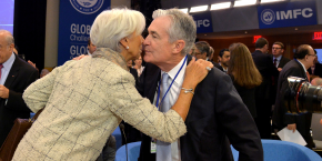 christine-lagarde-a-g-ancienne-directrice-du-fmi-et-desormais-presidente-de-la-bce-en-presence-de-jerome-powell-president-de-la-fed-le-19-octobre-2019 christine-lagarde-a-g-ancienne-directrice-du-fmi-et-desormais-presidente-de-la-bce-en-presence-de-jerome-powell-president-de-la-fed-le-19-octobre-2019