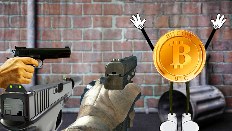 © Alberto Sánchez disparando bitcoin