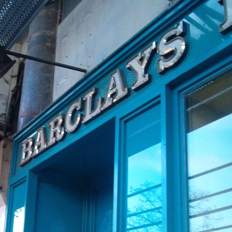 Barclays gana 1.500 millones de libras en el trimestre y supera previsiones